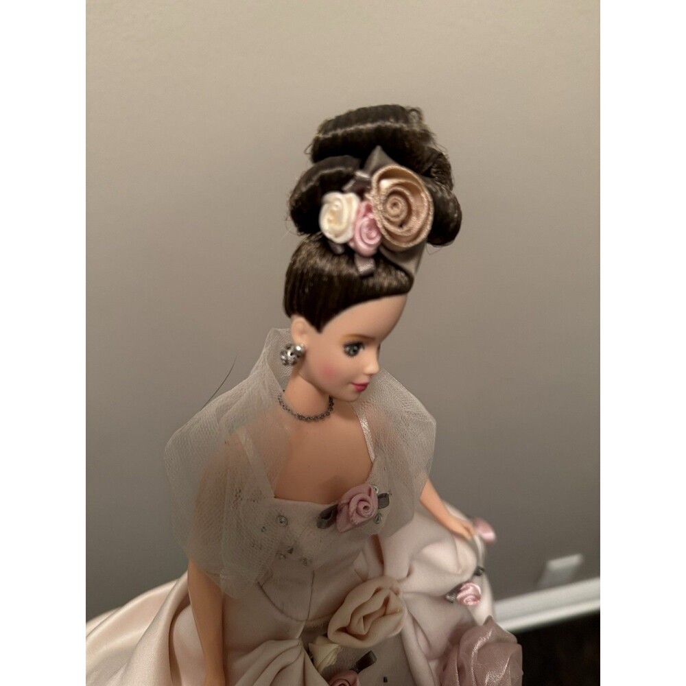 ❌ Barbie Antique Rose Doll FAO Schwarz 1996 Mattel ❌#15814❌ Stand Included❌ - Picture 11 of 11